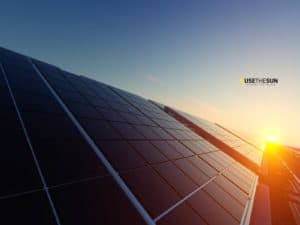 Placas solares en construcción de nave avícola